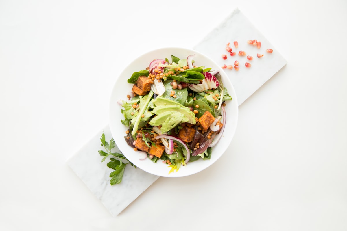 Produkty dozwolone na diecie ketogenicznej — tłuszcze, białko, warzywa niskowęglowodanowe